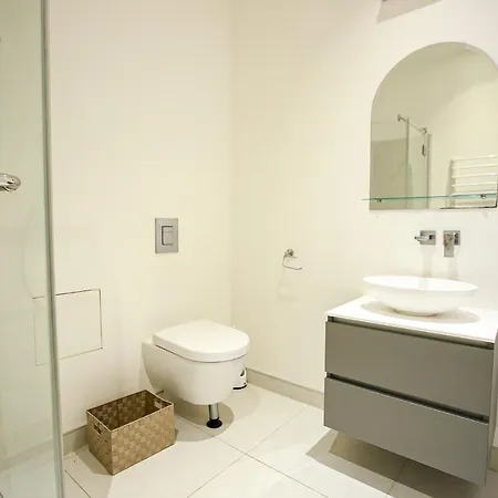 Apartment A Quite In City Centre Near Any Excitement